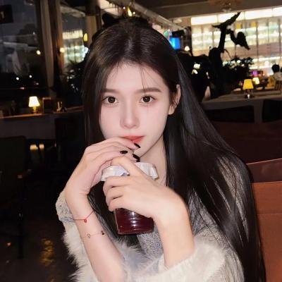 穿黑衣的女孩